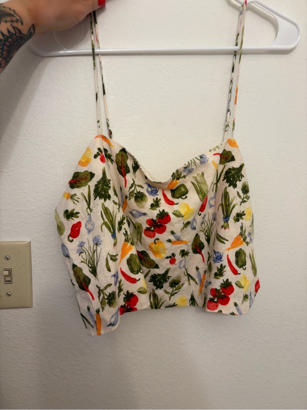 Abercrombie & Fitch linen cropped tank top veggie print